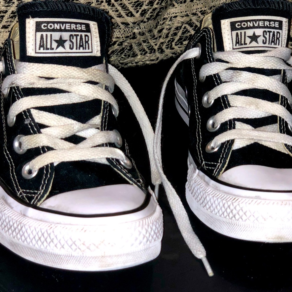 Converse All Star Chucks • Women’s size 6 • Black & White • Stellar Condition